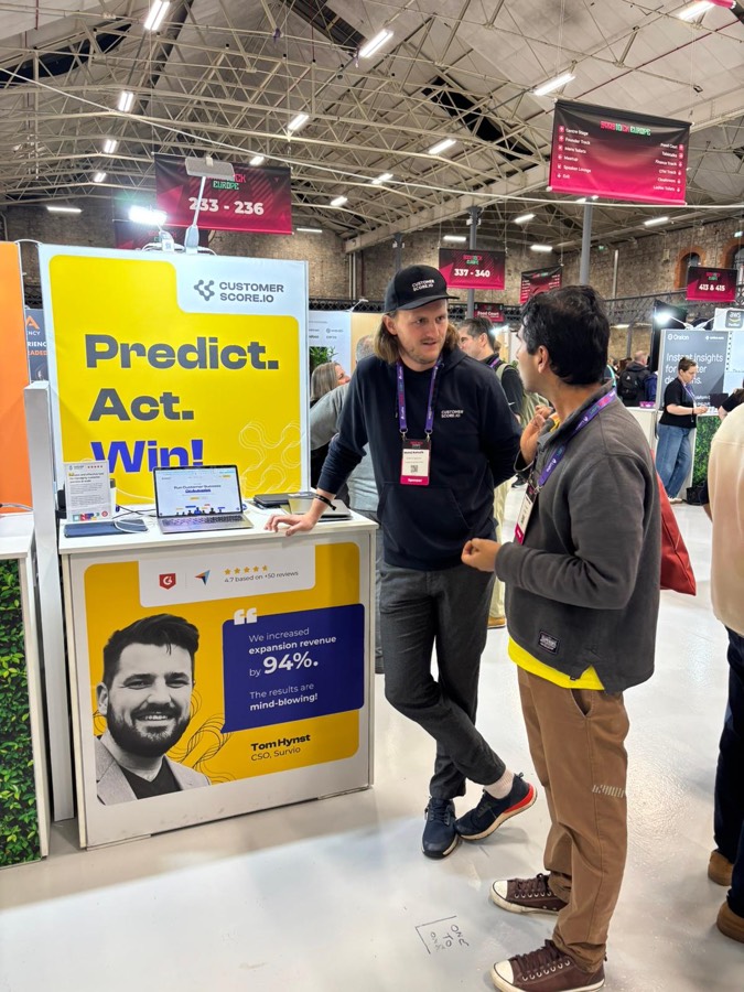 Talking churn prediction with visitors at the Customerscore.io booth